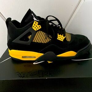Jordan 4 retro (sold on another platform)